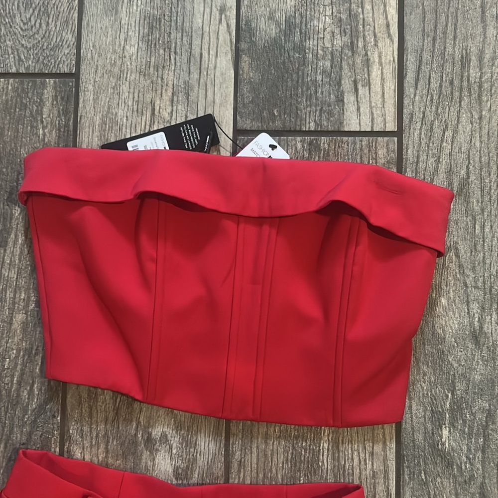 Red Strapless Set - Picture 6 of 10